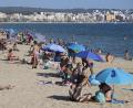 Archivbild: Clara Margais
Menschen genießen die Sonne am Strand von El Arenal auf Mallorca. Spanien ist nun wieder Hochinzidenzgebiet.