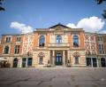 Bild: Daniel Karmann/dpa
Das Bayreuther Festspielhaus. Am 25.07.2021 beginnen die Bayreuther Festspiele.