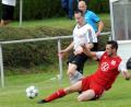 Bild: heh
Der TSV Konnersreuth tat sich beim 2:0-Sieg gegen Aufsteiger ATSV Tirschenreuth lange schwer. Hier klärt Tobias Wenisch (rotes Trikot) gegen Gästespieler Phillip Kraus.