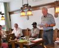 Bild: rgr
Der deutsche DAGA-Präsident Helmuth Wächter (stehend) informierte die Mitglieder bei der Jahreshauptversammlung über die Wohlfahrtsaktion und hofft, dass 2022 wieder ein deutsch-amerikanisches Volksfest durchgeführt werden kann.