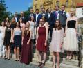 Bild: gsp
Zum Abschluss ihrer gemeinsamen Schulzeit posieren die besten Absolventen der FOS/BOS Amberg für ein Erinnerungsfoto vor der Bergkirche.