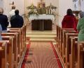 Bild: exb
"Wir lassen nichts ausfallen, wir lassen uns was einfallen!" Um die Abstände einzuhalten, hatten sich die Sängerinnen auf der Empore und im Kirchenschiff verteilt.