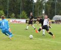 Bild: gb
Der FC Tirschenreuth unterlag zum Saisonauftakt Aufsteiger FC Lorenzreuth im heimischen Sportpark mit 0:2. Hier erzielt der zweifache Torschütze Felix Fux (weißes Trikot) seinen zweiten Treffer.