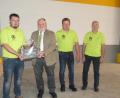 Bild: rn
Markus Heining, Manfred Schmid und David Karl (von rechts) danken Reinhard Wiesent für 14 Jahre erfolgreiche Geschäftsführertätigkeit bei der Forstbetriebsgemeinschaft Eschenbach.