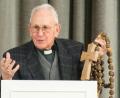 Archivbild:  Peter Ringeisen
Bischof Hubert Bucher bei einem Vortrag an den Johanna-Decker-Schulen im Jahr 2018. Er verstarb am 23. Juli 2021 im Alter von 90 Jahren.