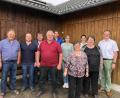Bild: Grabinger, Franz
Die neugewählte Vorstandschaft des Johannivereins Weiding mit Sabine Stangl (Vierte von rechts) und Anton Schieder (Vierter von links) an der Spitze, zusammen mit Bürgermeister Franz Grabinger (rechts).