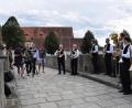 Bild: szl
Ein Fernsehteam des Bayerischen Rundfunks filmte im August 2020 das Ensemble Klarus-Blech um Klaus Rustler auf der Fischhofbrücke im Fischhofpark für die Reihe "Blasmusik in Bayern".