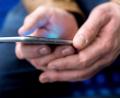 Symbolbild: Hauke-Christian Dittrich/dpa
Smartphone-Nutzer sollen bald eine Orts-App für die Gemeinde Illschwang laden können.