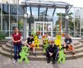 Bild: Sara Younes/exb 
Von links: Stefanie Fuchs (Fachlehrerin), Tassilo Caro, Leon Geschke, Noel Fickler und Leon Reis (stellvertretend für die gesamte Techniker-Gruppe der 10. Klassen) mit den neuen Street Buddys.