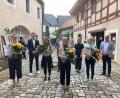 Bild: stg
Die Nachwuchspreise der Luisenburg-Festspiele gingen in diesem Jahr an Janina Raspe (3.v.l.) und Anastasia Troska (5.v.l). Den "Extra-Applaus" erhielten Michèle Jagielle (l.) und Fenja Makosch (2.v.r.).