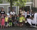 Bild: krb
Die Buben und Mädchen des Kindergartens sind begeistert von der etwas anderen Stadtführung in Neustadt.