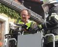 Bild: rgl
Glück im Unglück für den Jungstorch aus Luhe (Kreis Neustadt/WN): Feuerwehrmänner befreiten ihn aus seiner misslichen Lage nach einem gescheiterten Flugversuch.