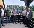 Bild: rdh
Zweiter Bürgermeister Michael Schedl und Vorsitzender Bernd Schwamberger ehrten Roland Heldwein und Georg Sollfrank (von links). Mit im Pfarrer Konrad Amschl und der neu gewählte Beisitzer Thomas Schabner.