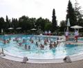 Bild: Marko Pammer/exb
Die Wasserwacht lernt derzeit über 70 Kindern aus Nabburg und der Umgebung das Schwimmen – mit einem bisher nicht angewandten Konzept.