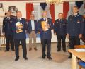 Bild: wel
Feuerwehr-Vorsitzender Andreas Eckl (links) ernannte Günther Duscher (Dritter von links) zum Ehrenkommandanten und Alfred Walbrun (Fünfter von links) zum Ehrenvorsitzenden. KBR Christian Demleitner, stellvertretender Bürgermeister Richard Brunner, KBM Konrad Hoch und Kommandant Matthias Rötzer (von links) gratulierten.
﻿