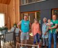 Bild: Lowak
Vier Generationen unter einem Dach: Familie Meiller auf der großzügigen Terrasse im komplett sanierten Mehrfamilienhaus in Burgtreswitz.