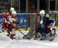 Archivbild: gb
Mit der Partie beim EC Peiting starten die Blue Devils am 8. Oktober in die Oberliga-Saison 2021/22. Das erste Oberpfalzderby gegen den EV Regensburg (Szene aus der vergangenen Saison) wird am 24. Oktober in der Weidener Hans-Schröpf-Arena ausgetragen.