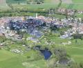 Bild: mür
Der Geschichtspark Bärnau-Tachov (südlich, rund um den Weiher) feiert am 30. Juli 2021 seinen 10. Geburtstag. Auf dem mittlerweile 8,3 Hektar großen Gelände wurden bisher 8,2 Millionen Euro investiert.