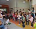 Bild: dob
Mit einer lebhaften Abschlussandacht verabschiedeten sich die Kinder aus der Kindertagesstätte Don Bosco.