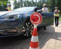 Bild: Stephan Huber
Auch eine Verkehrskontrolle will geübt sein: Auf dem Gelände der Bereitschaftspolizei in Sulzbach-Rosenberg werden Polizeischüler auf möglichst realitätsnah auf den Streifendienst vorbereitet.