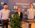 Bild: le
Nach den Ergänzungswahlen zum Aufsichtsrat setzen sich Vorstand und Aufsichtsrat neu zusammen: Bild von links: Vorstandsmitglied Josef Völkl, Aufsichtsrat Johannes Reinl, Aufsichtsratsvorsitzender Wolfgang Weig, Aufsichtsrat Jan Sommer und Vorstandsvorsitzender Jürgen Schnappauf (Helmut Bär fehlt).