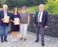 Bild: akp
Schulleiter Werner Winderl verabschiedete (von links) Rudi Schneider, Margaretha Eckl und Rosemarie Schauer in den Ruhestand.