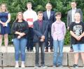 Bild: heb
Bei der Entlassfeier an der Mittelschule in Tirschenreuth wurden auch die besten Schüler ausgezeichnet: hinten, von links: Julia Fischer (M10), Elena Kilian (M10), Constantin Bock (M10), Bürgermeister Franz Stahl und Rektor Jürgen Bayer; vorne, von links: Luzia Flunk (M10), Lena Hössl (M10), Gabriel Schicker (9b), Peter Gmeiner (9a) und Timo Mitzscherlich (9a).