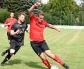 Bild: Gebert
Der FC Tirschenreuth unterlag am Sonntag der SpVgg Oberkotzau mit 1:2 und ist damit auch nach drei Spielen ohne Punktgewinn. Hier hat Kapitän Bastian Popp (links) gegenüber Christian Specht das Nachsehen.