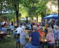 Bild: Andreas Brückmann
Endlich wieder Livemusik in toller Atmosphäre. Die Amberger Kultur Open lockten am Wochenende zahlreiche Menschen in den Englischen Garten.