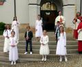 Bild: Nicole Koller
Die Kommunionkinder der Pfarrei St. Ursula mit Pfarrvikar Christian Preitschaft und den Ministranten.