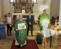 Bild: Dobmeier
Die Pfarreigemeinschaft Rothenstadt/Etzenricht, das katholische Dekanat und die evangelische Kirchengemeinde Rothenstadt verabschiedeten Pfarrer Heribert Englhard (Mitte) mit Geschenken in den Ruhestand.