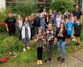 Bild: Otto-Hahn-Gymnasium/exb
Im Bild vorne von links Teresa Daniel, Leonie Haaf und Lena Mahner. Im Hintergrund die fleißigste Klasse (5d), die stolz auf ihre Teamleistung ist.
