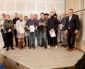 Bild: lj
Für besondere Schießleistungen wurden (von links) Josef Gruber, Regina Feuerer, Stefan Scherber, Doris Koller-Dockter, Andreas Hiltl, Peter Hüttner, Helmut Lindner, Florian Himmler, Karl Platzer, Michael Fillenberg, Andreas Feuerer und Markus Siegert geehrt. OB Michael Cerny (rechts), der Schützenkommissar bei der FSG ist, gratulierte.