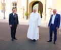 Bild: do
Speinshart zum Wissenschaftsstandort ausbauen: Eine gewaltige Aufgabe, der sich die neugewählte Vorstandschaft mit Vorsitzendem MdL Tobias Reiß (2.v.li.), Stellvertreter Florian Prosch (li), Abt Hermann Josef Kugler und Bürgermeister Albert Nickl (re) stellt