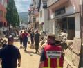 Bild: BRK-Kreisverband Tirschenreuth/exb
Auf einer Erkundungstour verschaffen sich Fachdienstleiter Matthias Dittrich (recht) und Michael Wölfl (links) von der Schnelleinsatzgruppe Technik und Sicherheit des BRK-Kreisverbandes Tirschenreuth im Hochwassergebiet in Ahrweiler (Rheinland-Pfalz) einen Überblick.
