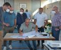 Bild: jr
Interessiert begutachteten die Stadträte die Baupläne für den Neubau des Mehrgenerationenquartiers in der Zanklgartenstraße mit vierzig Wohnungen, Arztpraxis und Tagespflege. Die Genehmigung der Stadt war reine Formsache, noch heuer soll der Spatenstich sein.