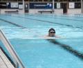 Archivbild: Gabi Schönberger
Allzu viel ist im Sportbecken des Schätzlerbads zurzeit nicht los. Treue Stammschwimmer können das allerdings genießen.