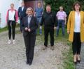 Bild: Verena Sägenschnitter/exb
Der neue Vorstand des CSU-Ortsverbands Kastl (von links): Vorsitzender Andreas Otterbein, erste Stellvertreterin Monika Breunig, Bürgermeister Stefan Braun, Bundestagskandidatin Susanne Hierl, Schriftführer Michael Guttenberger, dritter Stellvertreter Roland Bösl, Schatzmeister Georg Ehbauer, Bundestags-Listenkandidatin Birgit Barth, Landtagsabgeordneter Harald Schwartz und zweite Stellvertreterin Birgit Wiesend.