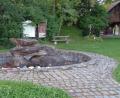 Bild: amö
Den Karl-Gratzl-Brunnen in Muschenried möchten die Mitglieder des örtlichen Gartenbau- und Ortsverschönerungsvereins sanieren. Die Marktgemeinde Winklarn ist als Partner mit im Boot.