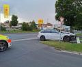 Bild: mde
Gut frequentiert ist der Gehweg in der Bayreuther Straße – doch zur Unfallzeit ist dort zum Glück niemand zu Fuß unterwegs. Nach einem Streit, bei dem der Beifahrer ins Lenkrad griff, kam dort ein Auto von der Straße ab.