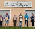 Bild: Malzer/exb
Dank an treue Mitglieder: Im Bild von links Jürgen Ronz, Erich Diesner, Anton Malzer, Josef Malzer, Paul Ronz, Robert Fießinger, Dritte Bürgermeisterin Gisela Kastner, Hans Malzer.