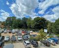 Bild: fph
Viele Kunden, Anwohner und Mitarbeiter der umliegenden Geschäfte nutzen den Parkplatz neben dem Stadtpark.