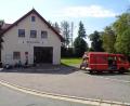 Bild: amö
Am Feuerwehrhaus in Muschenried üben häufig die Jugendlichen mit den Jugendwarten. Jetzt braucht die Wehr Bewerber für das Kommandantenamt.