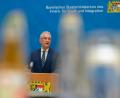 Bild: Peter Kneffel
Innenminister Joachim Herrmann (CSU) stellt den Verfassungsschutzbericht für das erste Halbjahr 2021 vor.