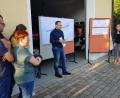 Bild: Stadt Waldsassen/exb
Die Pläne zur Neugestaltung der Klostergasse und des Lodermühlwegs in Kondrau stellten Christian Koller (vor dem Plan) vom Amt für ländliche Entwicklung und Verena Weber vom Büro Schlichtinger vor.
