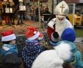 Archivbild: sck
Zuletzt fanden der Nikolaus und die Kinder 2019 bei der Bergwerksweihnacht auf Maffei zueinander. Heuer fällt das zugkräftige Marktwochenende im Advent zum zweiten Mal in Folge aus.