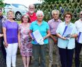 Bild: no
Langjährige VdK-Mitglieder nach ihrer Ehrung durch (von links) Kreisvorsitzende Marianne Kies-Baldasty, Bürgermeister Dieter Dehling und die Ortsvorsitzende Marianne Kellermann.