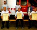 Bild: R. Kreuzer
Die Feuerwehr Mallersricht ehrte treue Kameraden (sitzend von links) für 50 Jahre Karl Bärnklau, Eberhard Ochs und Werner Bärnklau. Kommandant Gerhard Bärnklau, Vorsitzender Martin Beutner und Verbindungsstadträtin Hildegard Ziegler gratulieren.