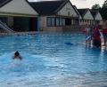 Bild: wku
Die Kinder bei einer Trainingseinheit im Hirschbacher Freibad.