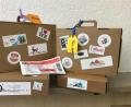 Bild: exb
Für jedes Kind sind 20 Aktionen in die Ferienkoffer gepackt, die es mit dem Flugticket in aktionsreiche Ferien gibt. Für jene, die sich angemeldet hatten, lag ein Koffer mit dem Namensschild und dem Ferienflugticket versehen zur Abholung bereit.